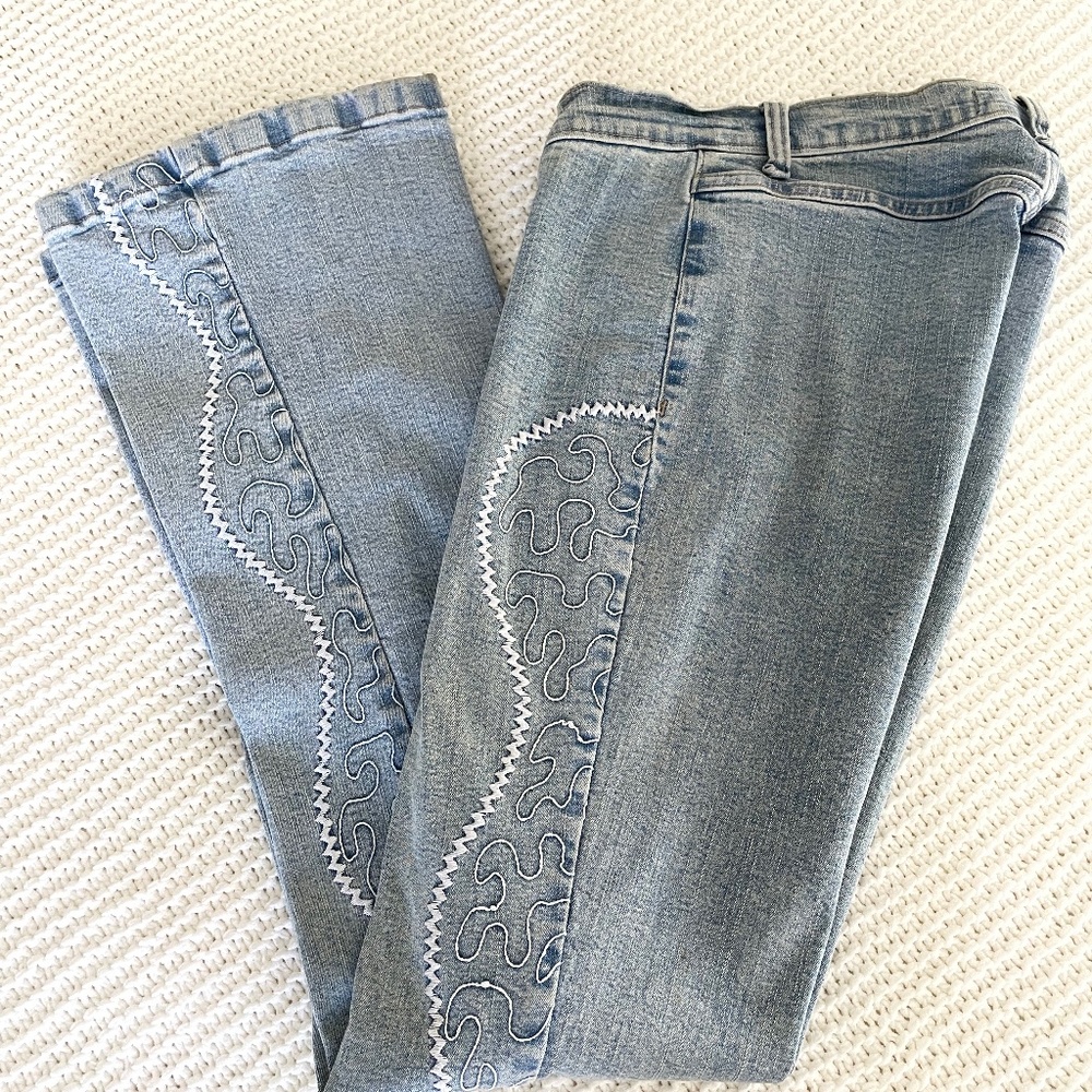 Rui Motta blue faded low-rise jeans w/embroidery. Size 38 Brazilian (4 US)